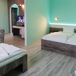 N - Klid, Atmosfera A Zazitek 3*