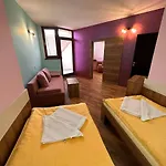 N - Klid, Atmosfera A Zazitek Hotel