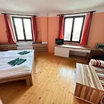 N - Klid, Atmosfera A Zazitek Hotel