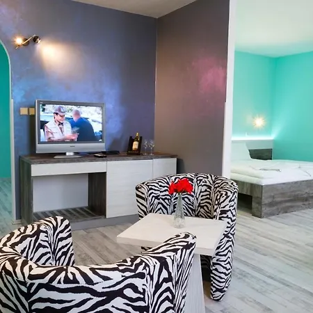 N Отель Зноймо