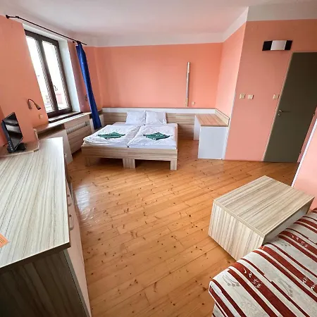 N Отель Зноймо